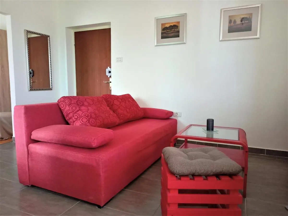 Cozy Apartment In The City Center Pula