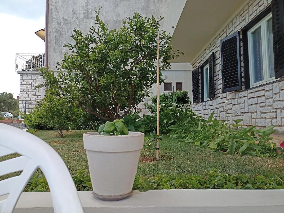 Cozy Apartment In The City Center Pula Croatia