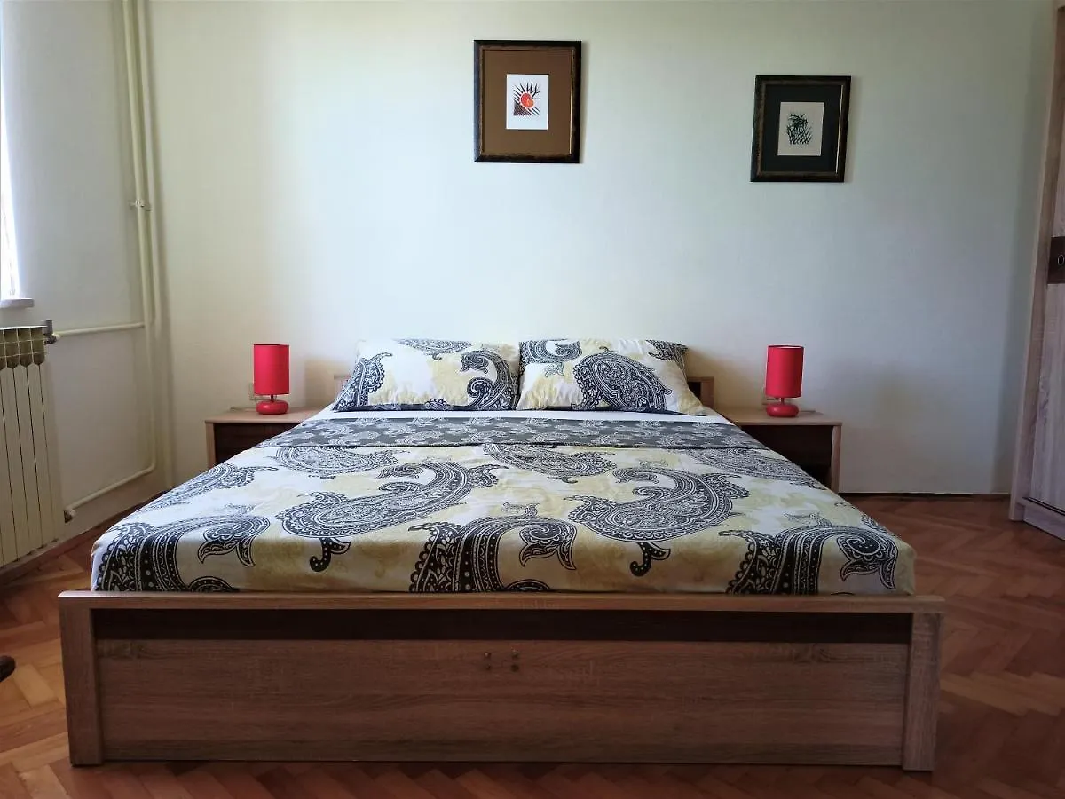 Cozy Apartment In The City Center Pula