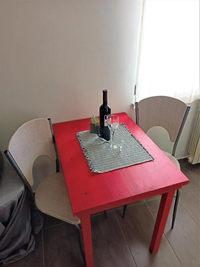 Cozy Apartment In The City Center Pula
