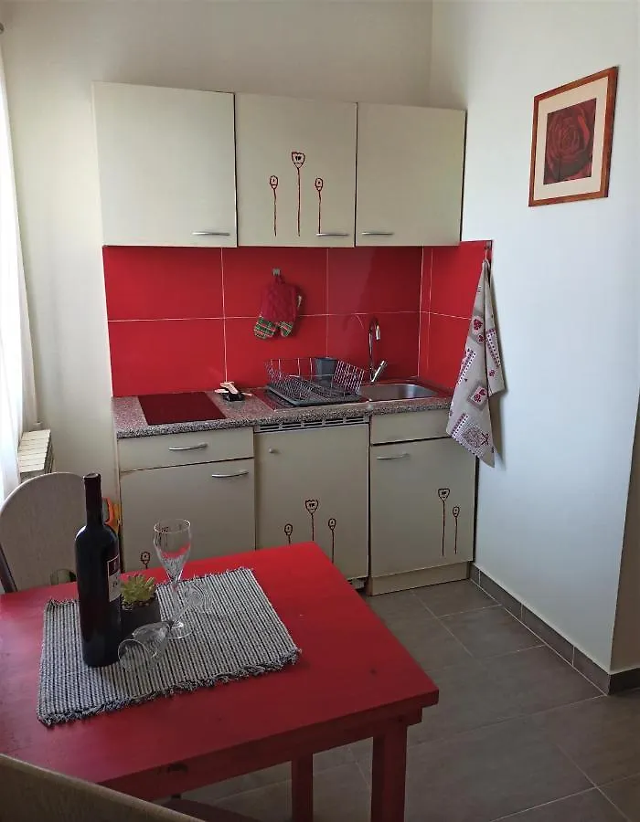 Cozy Apartment In The City Center Pula 0*,