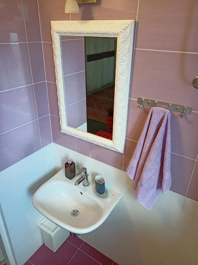 Cozy Apartment In The City Center Pula